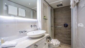 1650795779.4219_c462_Riviera Travel Thomas Hardy Accommodation Lower Deck Suite Bathroom 2.jpg